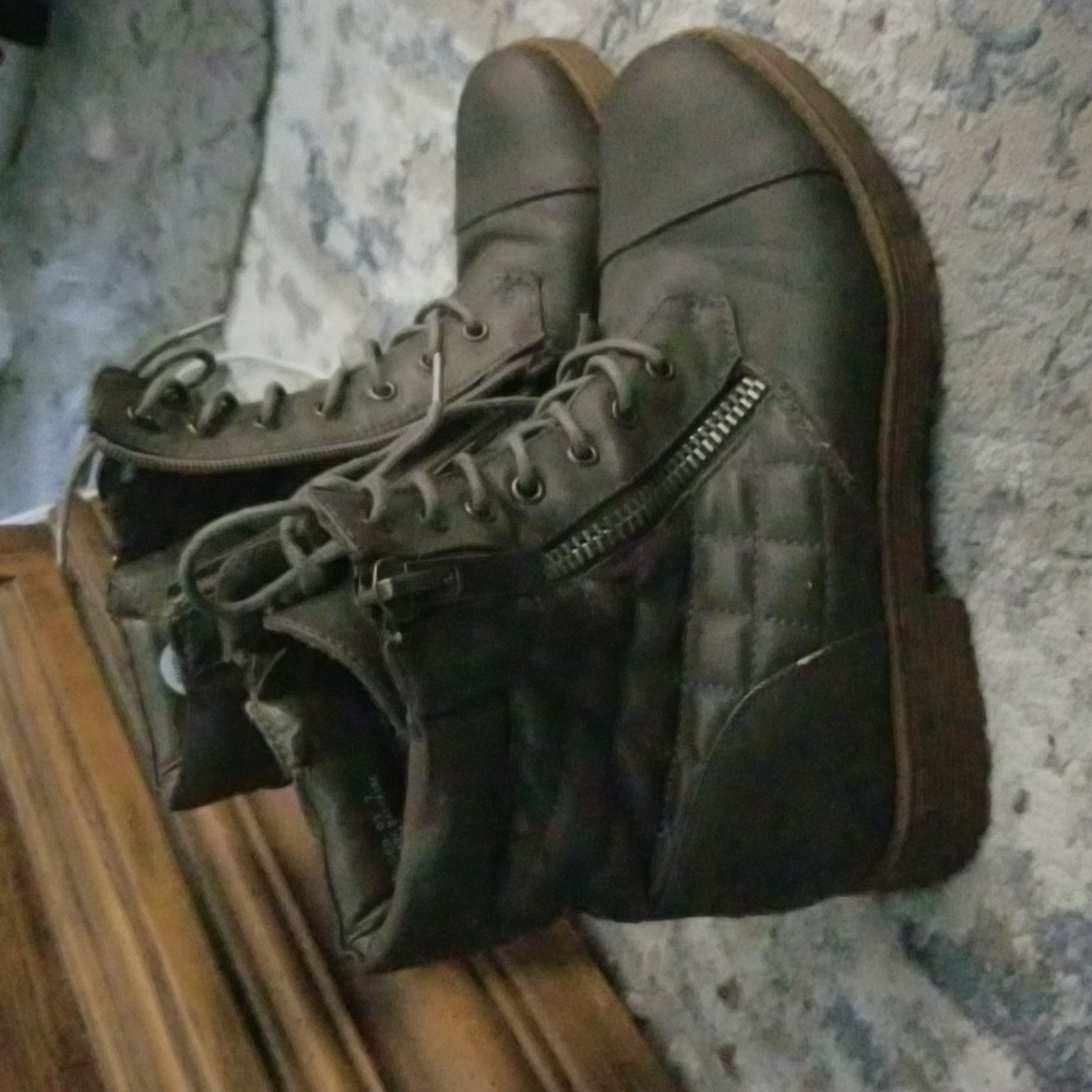 Women’s (6.5/7) Fur Lined Boots